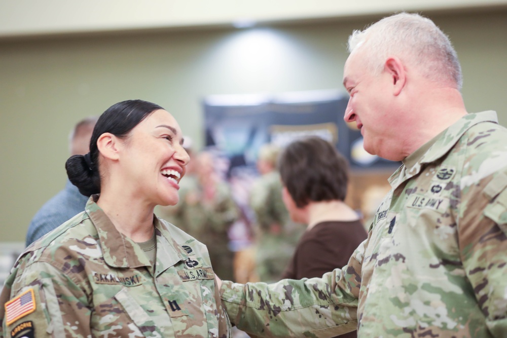 Jumpmaster lands command at HHC, USACAPOC(A)