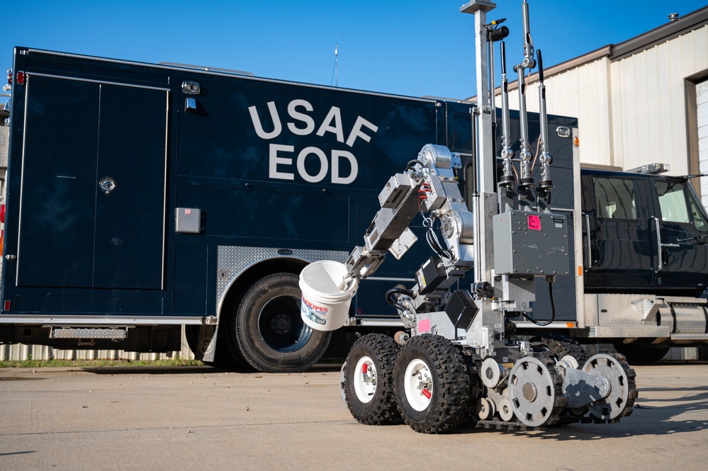 Blown away:  307th EOD holds first field day