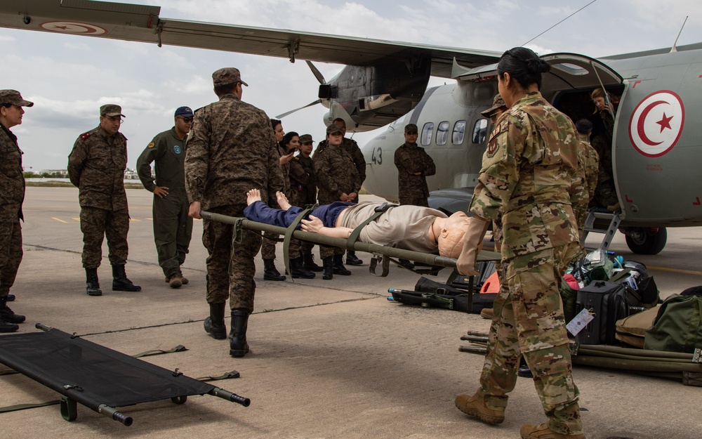 86th Aeromedical Evacuation Squadron trains with Tunisians at African Lion 2024