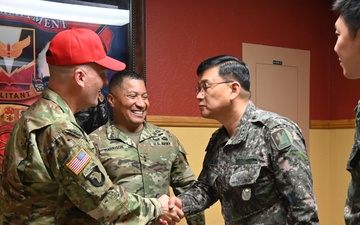 Maj. Gen. Tae-Bong Yang visits Brig. Gen. Curtis King
