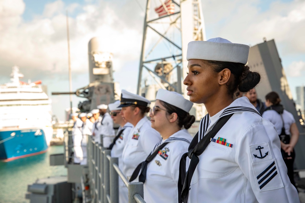 USS Normandy Ports in Miami for Fleet Week