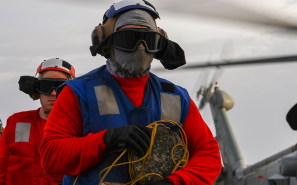 USS Roosevelt (DDG 80) Helicopter Refueling Operations