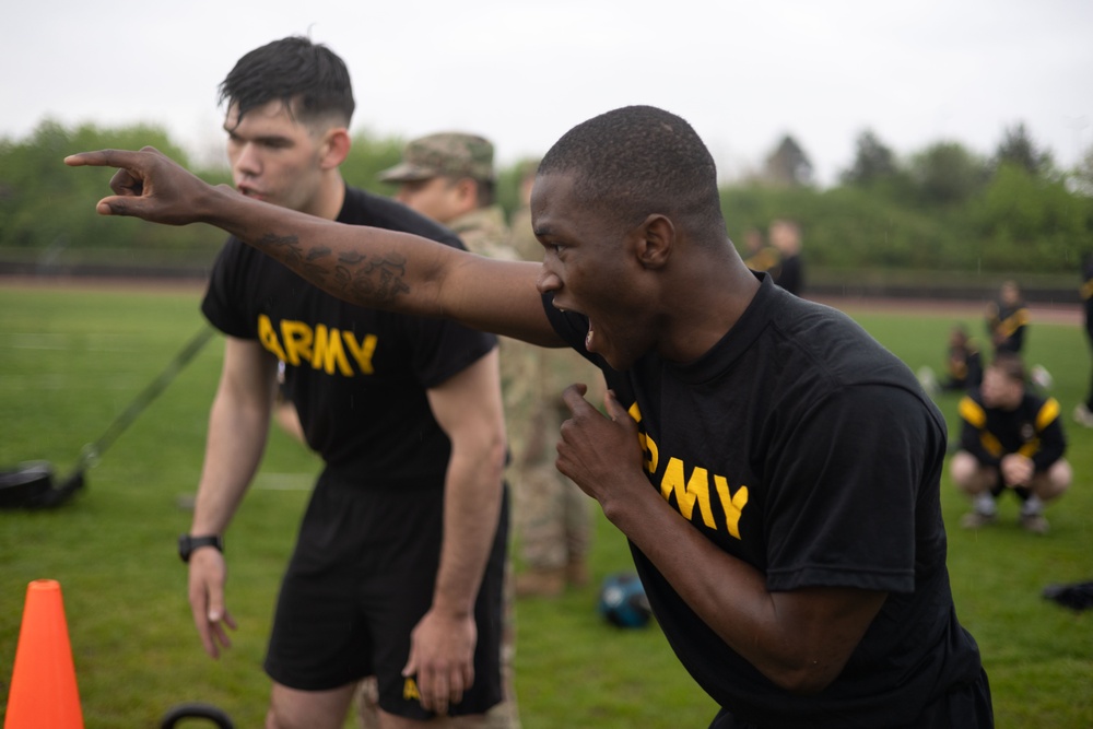 DVIDS - Images - V Corps Best Squad Competition ACFT [Image 1 of 5]