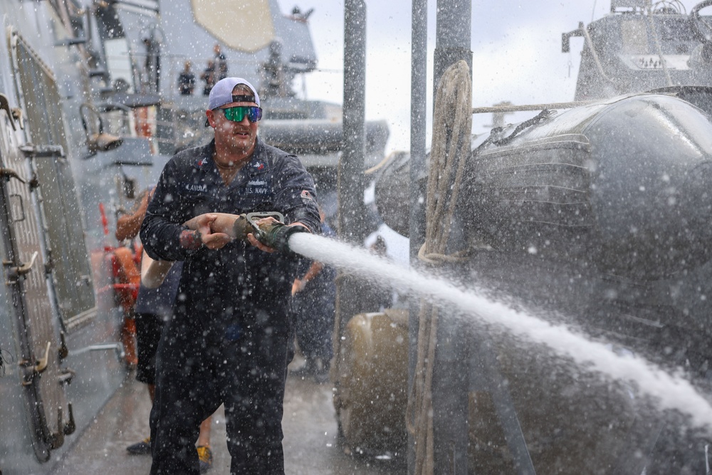 USS Roosevelt (DDG 80) Fresh Water Wash Down