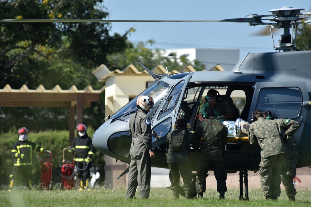 U.S. Marines exchange best practices with Brazilian Naval Infantry during Expeditionary Airfield Exercise