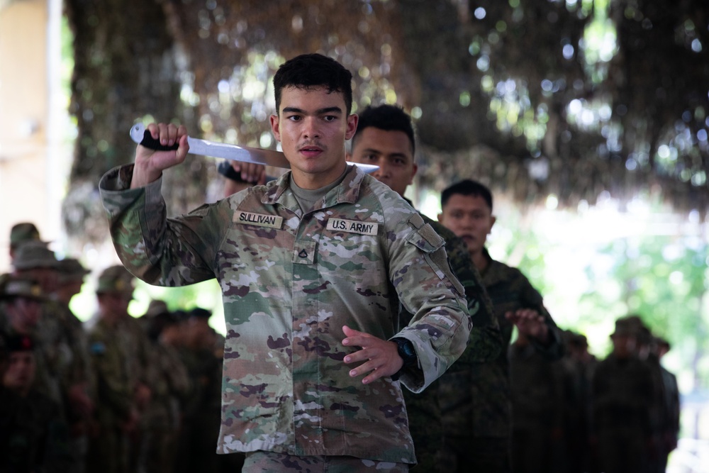 Balikatan 24: 25th ID General Attends Philippine Army Jungle Training Closing Ceremony