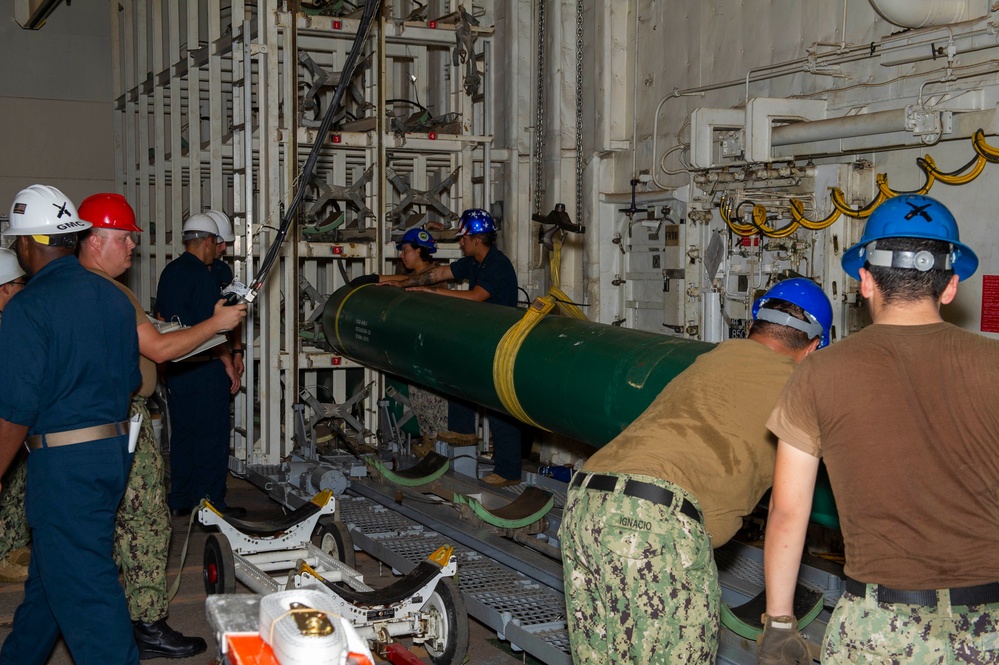 USS Frank Cable Conducts Weapons Handling Training with USS Springfield