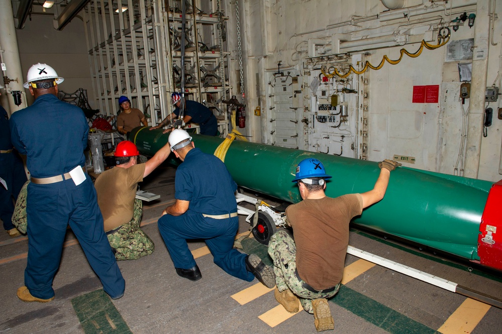USS Frank Cable Conducts Weapons Handling Training with USS Springfield