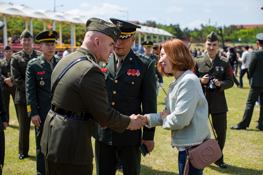 MARFORK Commander visits R.O.K Marine Corps graduation ceremony