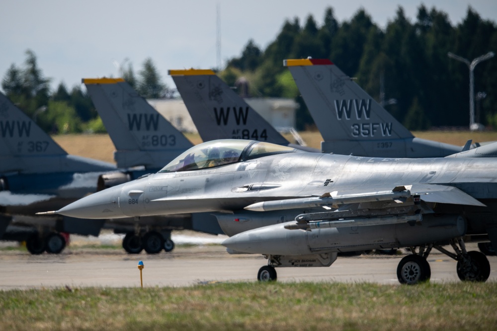 Team Misawa generates fighter jets for Joint Forcible Entry exercise