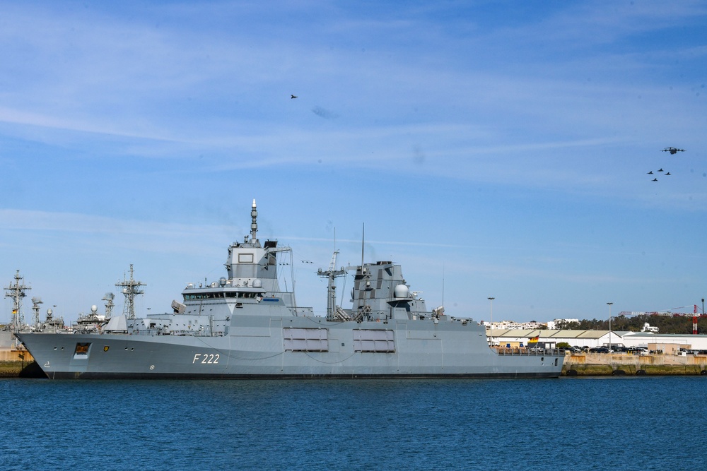 Baden-Württemberg (F222) departs Naval Station Rota, Spain