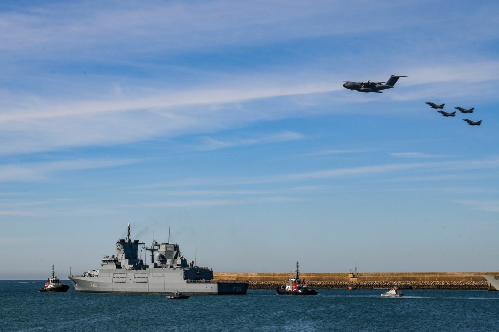 Baden-Württemberg (F222) departs Naval Station Rota, Spain