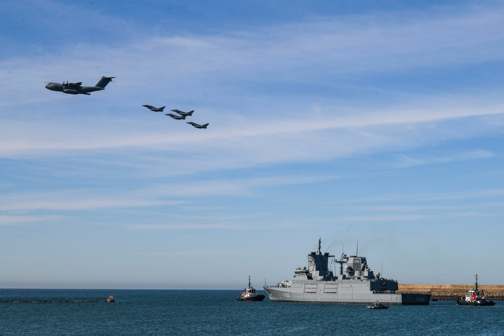 Baden-Württemberg (F222) departs Naval Station Rota, Spain