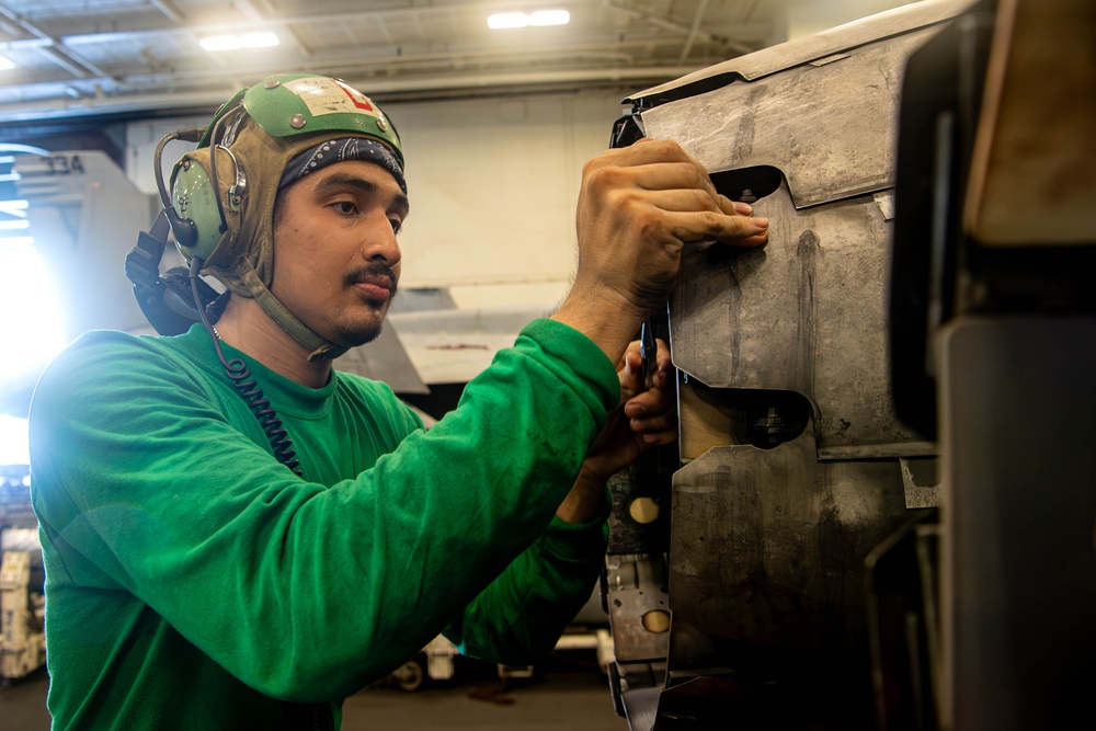 VFA-34 Maintenance