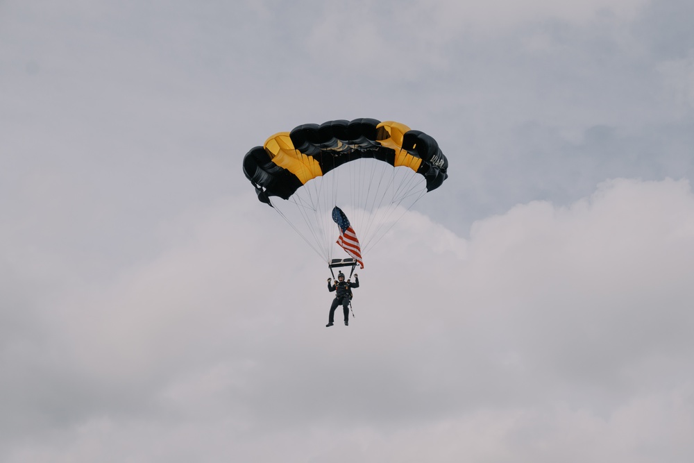 USAPT Golden Knights Parachutist Jump into Kentucky Derby