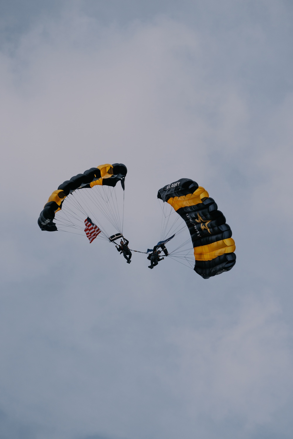 USAPT Golden Knights Parachutist Jump into Kentucky Derby