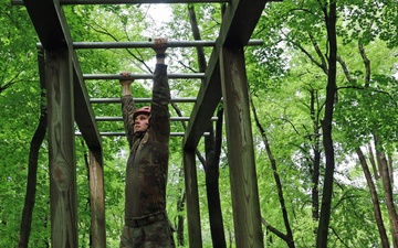 Maryland Army National Guard Soldier navigates obstacle course during Region 2 Best Warrior Competition 2024
