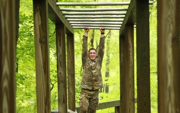 Pennsylvania Army National Guardsman navigates obstacle course during Region II Best Warrior Competition 2024