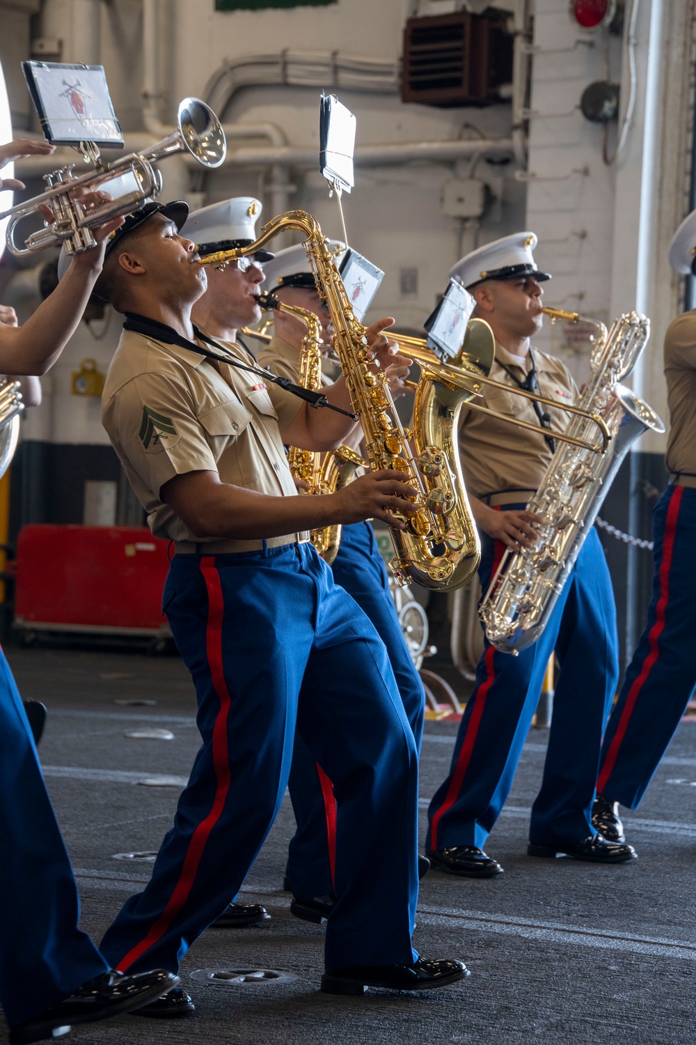 Maj. Gen. Worth visits 2d Marine Division aboard the USS Bataan