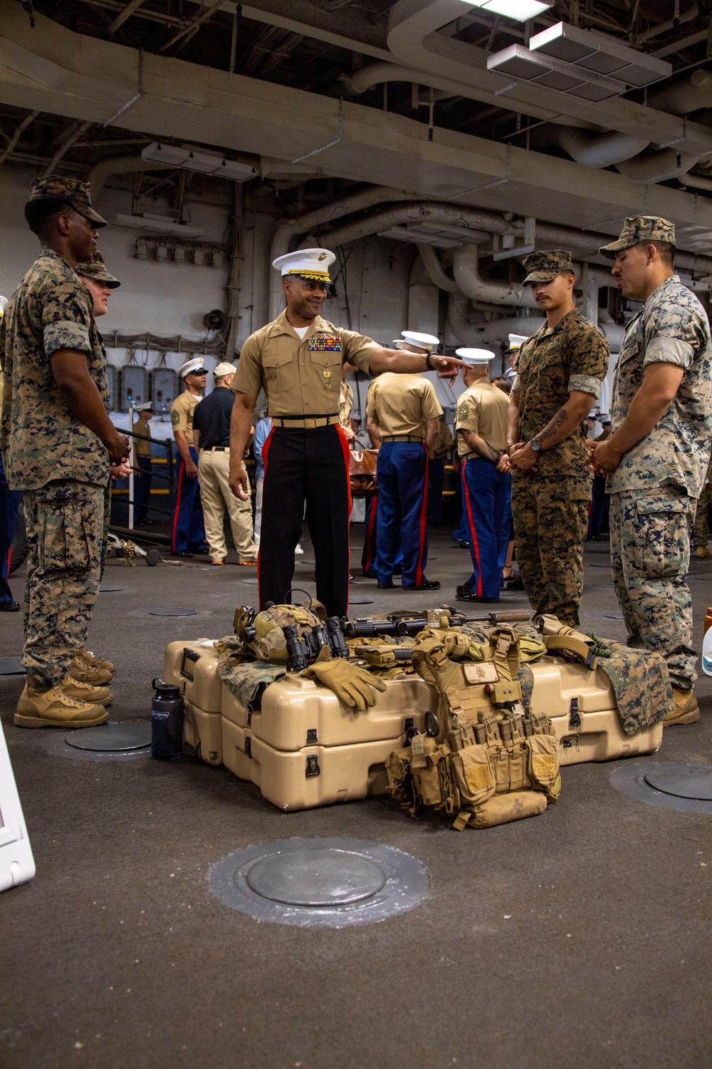 Maj. Gen. Worth visits 2d Marine Division aboard the USS Bataan