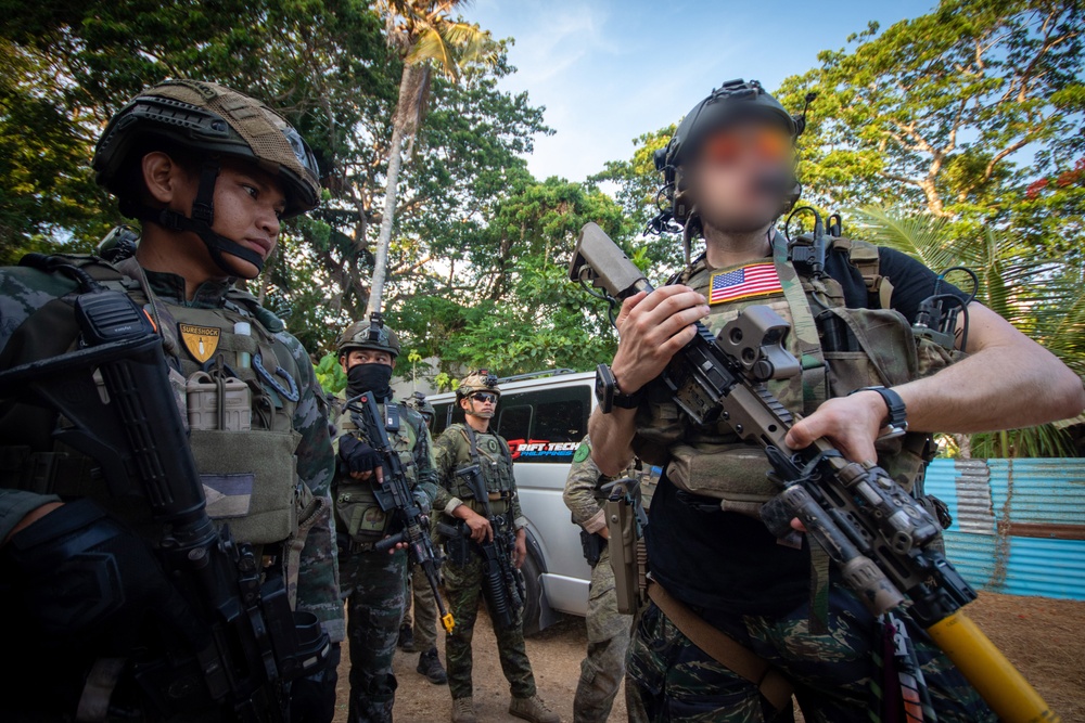 DVIDS - Images - Balikatan 24: SOCOM AFP, 1SFG(A), Direct Action Raid ...