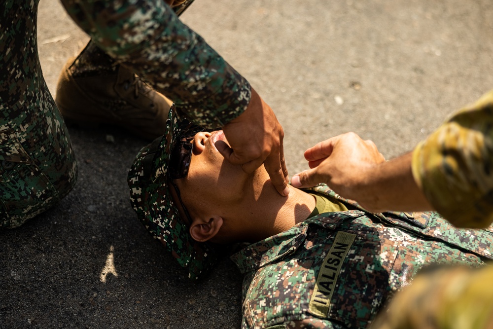 Balikatan 24: 3rd LCT, Australian Defence Force, and Philippine Marines conduct TCCC class