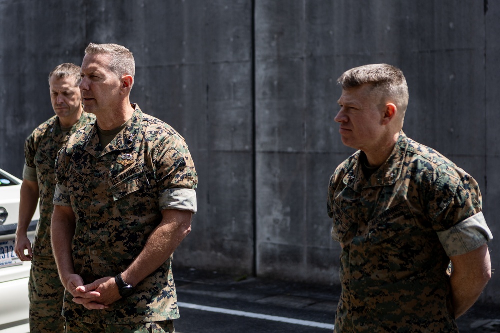 Leadership from I Marine Expeditionary Force and III Marine Expeditionary Force visit MCAS Iwakuni