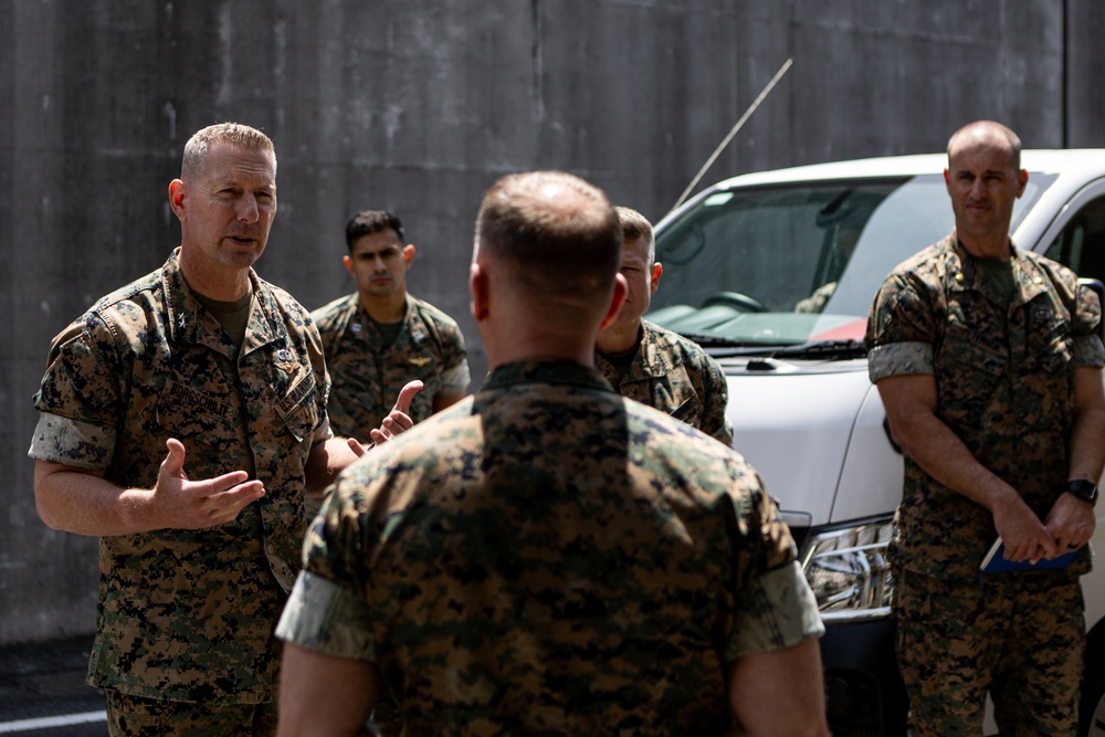 Leadership from I Marine Expeditionary Force and III Marine Expeditionary Force visit MCAS Iwakuni