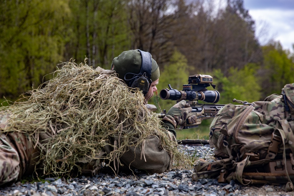 Royal Army Danish soldiers fire sniper rifles in GTA