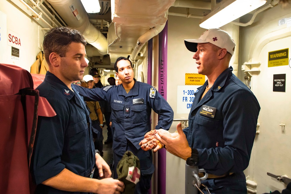 USS Mason Conducts Medical Training in the Arabian Gulf