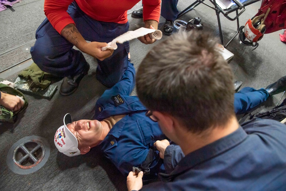 USS Mason Conducts Medical Training in the Arabian Gulf