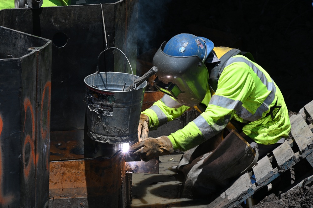 West Shore Lake Pontchartrain contract 106 wing wall installation