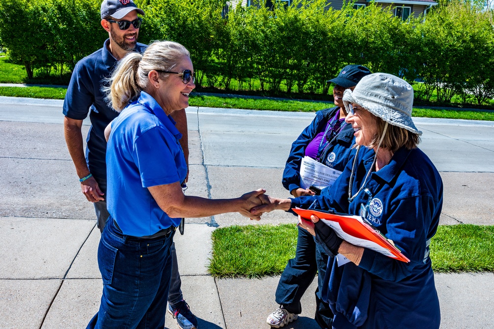 FEMA Deputy Region 7 Administrator Meets with Disaster Survivors Assistance Team