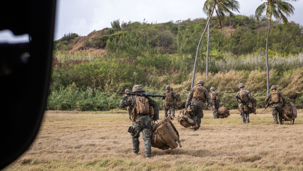 TW24: Marines Take Off in Army Blackhawk