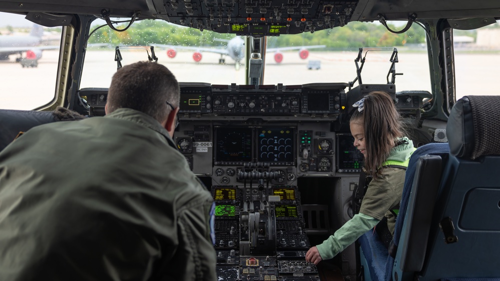 Military children learn about deployment through Operation KUDOS