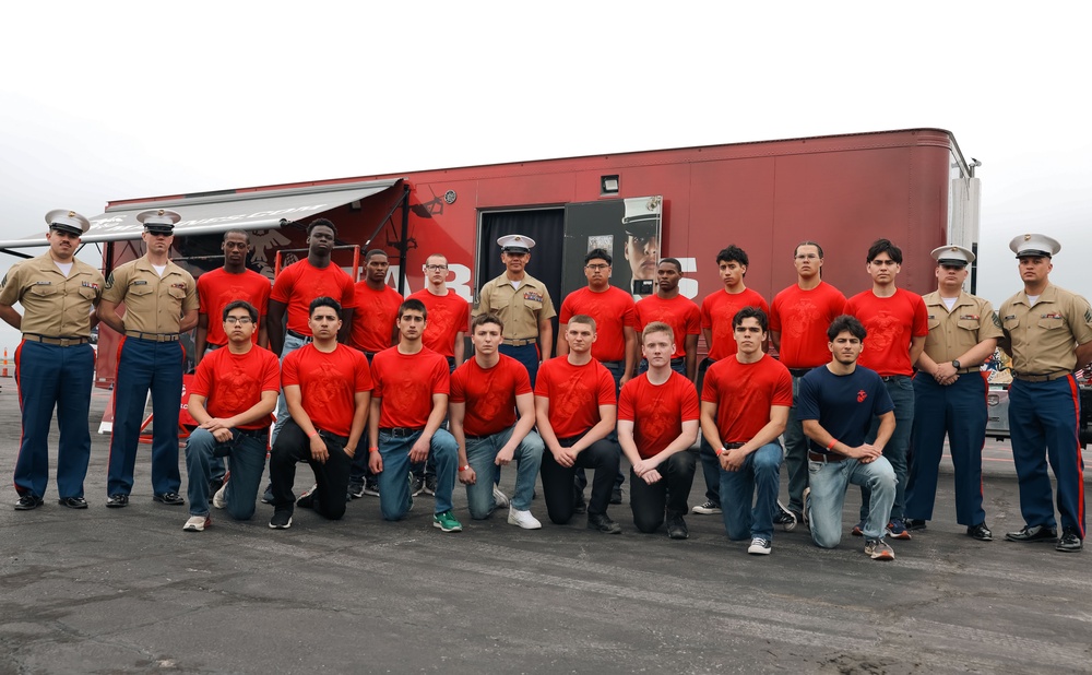 SERGEANT MAJOR OF THE MARINE CORPS VISITS KANSAS CITY