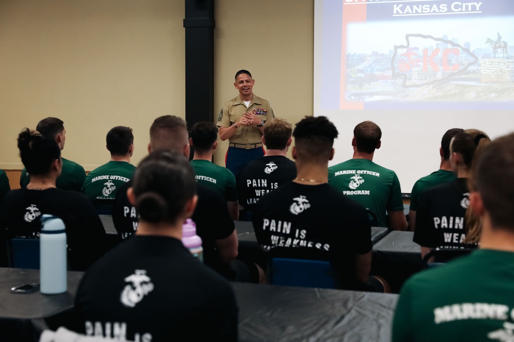 SERGEANT MAJOR OF THE MARINE CORPS VISITS KANSAS CITY