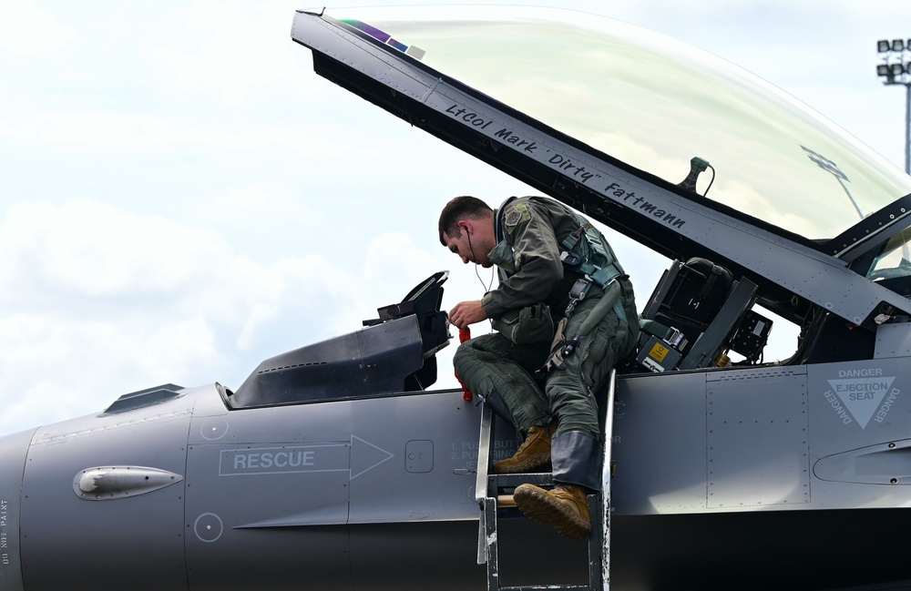 F-16 pilot conducts pre-flight checks