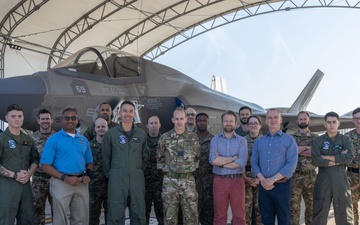 Foreign Leaders visit VMFAT-501