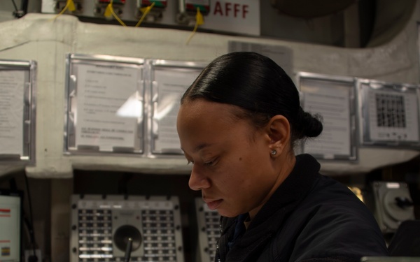 Abraham Lincoln conducts an ammunition onload