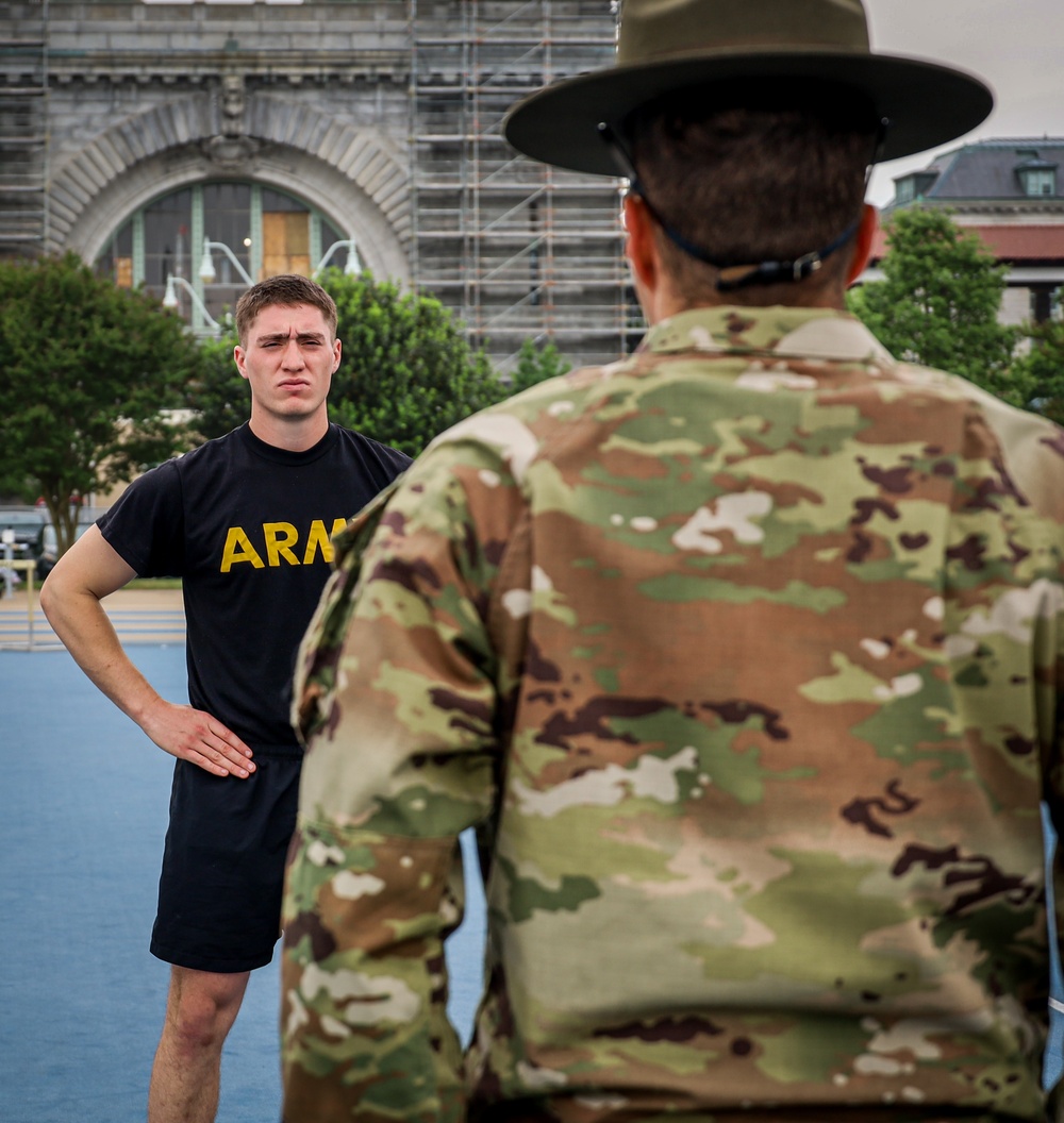 Pennsylvania Army National Guard Soldier Begins the Preparatory Drill