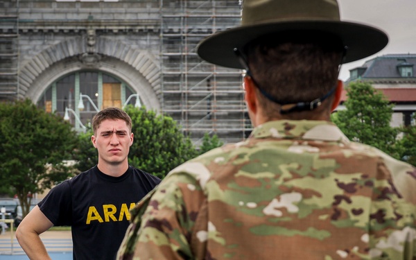 Pennsylvania Army National Guard Soldier Begins the Preparatory Drill
