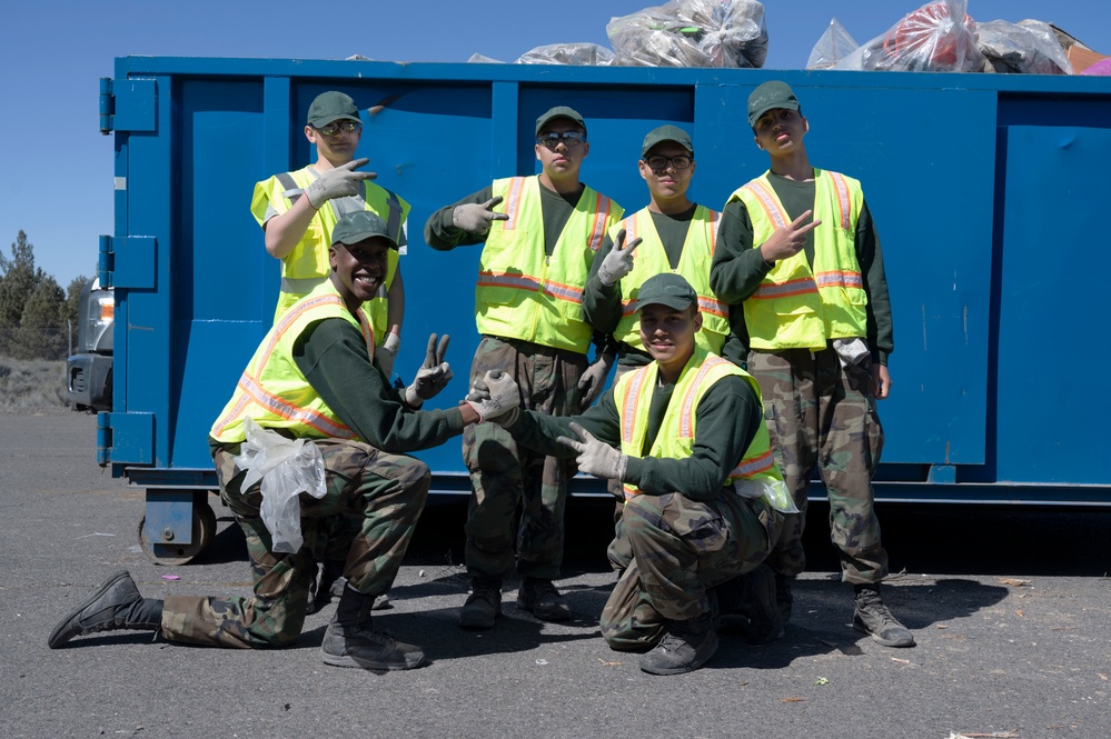 Oregon Youth Challenge students lend a hand with Earth Day clean up