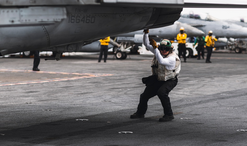 George Washington conducts Flight Operations