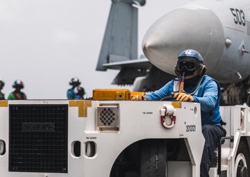 George Washington conducts Flight Operations