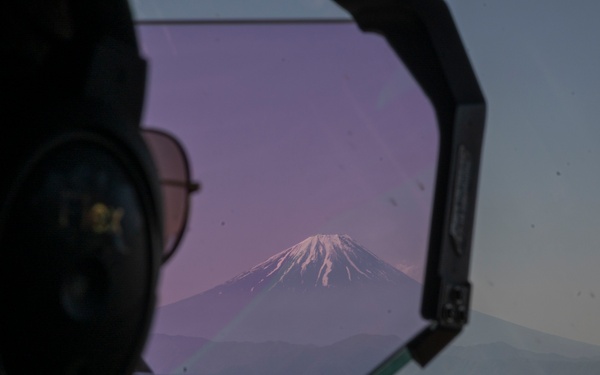 Yokota spouses experience airlift mission