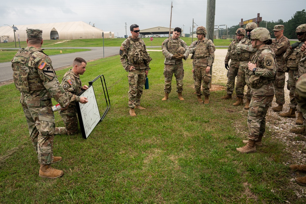 Soldiers with the 10th MTN DIV (LI) conduct movement of the division higher command