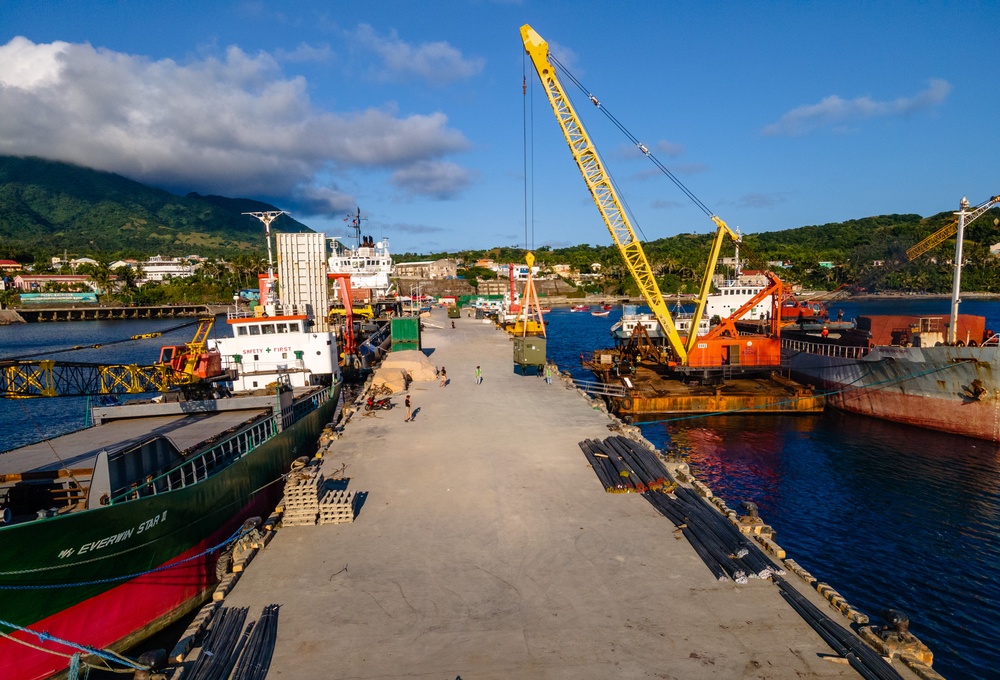 Balikatan 24: U.S. Army Divers Unload Equipment from Cargo Ship