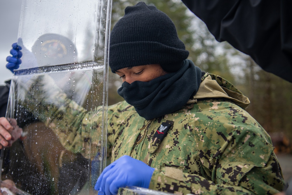 USS William P. Lawrence (DDG 110) Food Bank Community Outreach