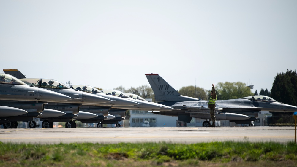 Team Misawa generates fighter jets for Joint Forcible Entry exercise